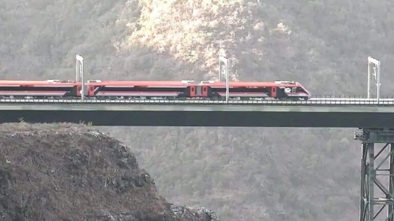 कटरा से श्रीनगर वंदे भारत ट्रेन में सफर करने के लिए करना होगा लंबा इंतजार, जानिये कारण