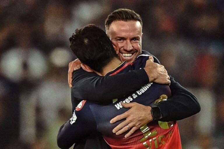 ये दोस्ती नहीं तोड़ेंगे... जब विराट ने गेल, डिविलियर्स को बुलाया अपने पास