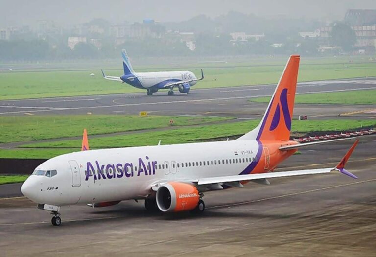 Akasa Air: मुंबई एयरपोर्ट पर हादसा! कार्गो ट्रक से टकराया अकासा एयर का विमान