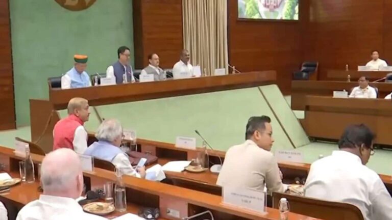 Monsoon Session: मानसून सेशन से पहले सरकार ने की सर्वदलीय बैठक, 21 जुलाई से शुरू होगा संसद सत्र