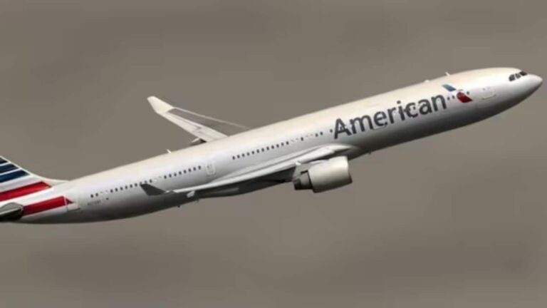 American Airlines: फ्लाइट में शख्स को को-पैसेंजर के मोबाइल में दिखा ये खतरनाक मैसेज, फिर बीच रास्ते लौटा विमान