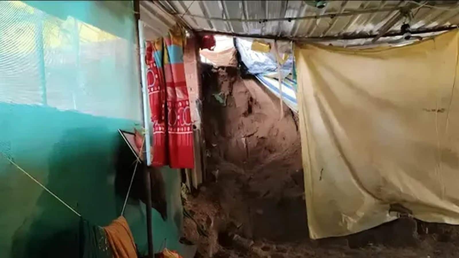 Bageshwar Dham: बागेश्वर धाम में बड़ा हादसा! होमस्टे की दीवार गिरने से महिला श्रद्धालु की मौत, 10 अन्य घायल