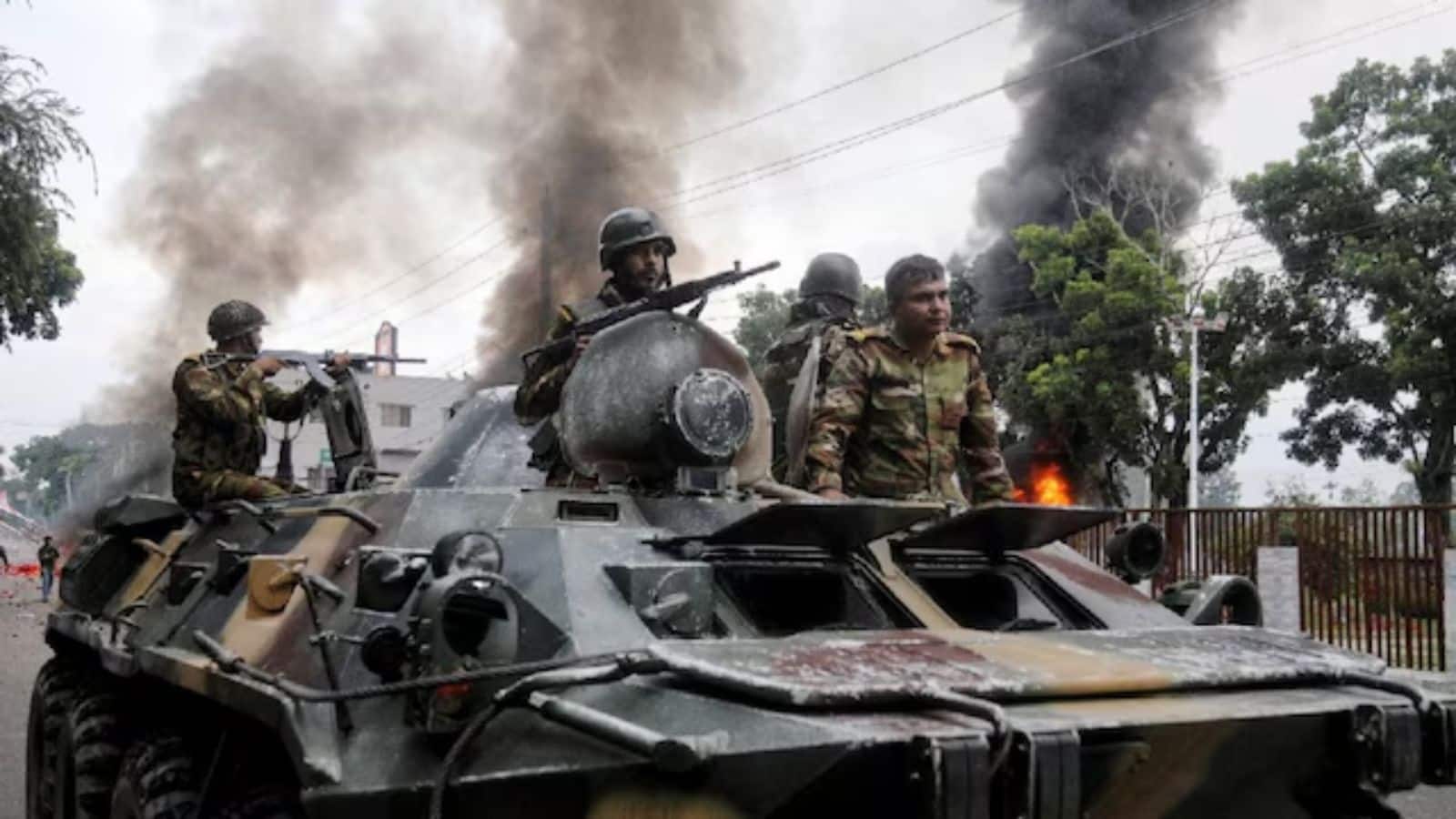 Bangladesh: शेख हसीना का होमटाउन बना युद्ध का मैदान! हिंसक झड़प में 4 की मौत दर्जनों घायल