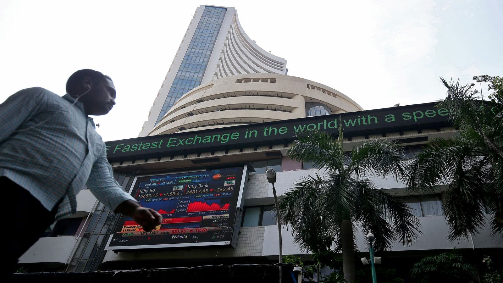 BSE Bomb Threat: 'बिल्डिंग में लगाए गए हैं RDX और IED'; बॉम्बे स्टॉक एक्सचेंज को बम से उड़ाने की धमकी, मुंबई पुलिस अलर्ट