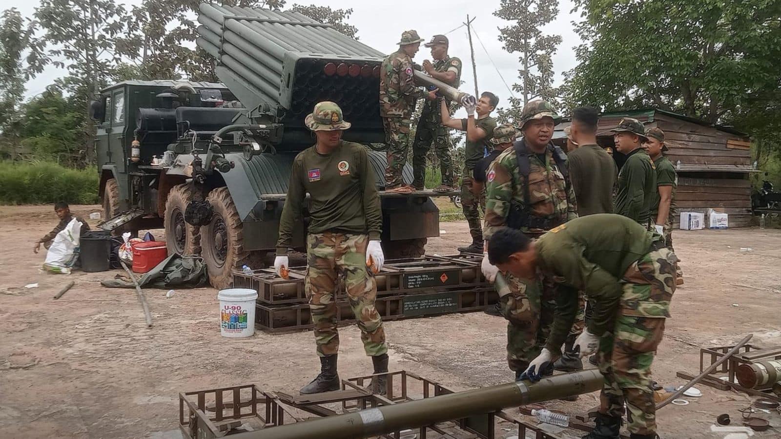 1000 साल पुराने मंदिर को लेकर क्यों लड़ रहे थाईलैंड और कंबोडिया? 100 साल से भी ज्यादा पुराना विवाद, अब हो गई युद्ध की शुरुआत!