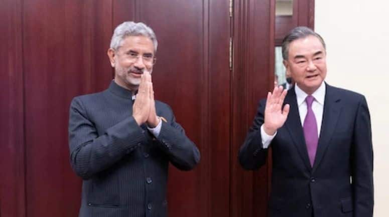 चीनी विदेश मंत्री से मिले एस जयशंकर, बॉर्डर पर तनाव कम करने को लेकर हुई ये बातचीत