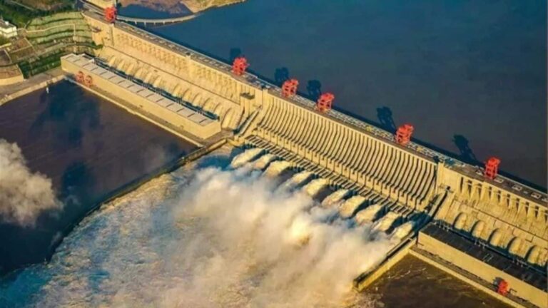 चीन ने तिब्बत में ब्रह्मपुत्र नदी पर एक बड़ा बांध बनाना शुरू किया! क्या भारत पर पड़ेगा इसका असर?