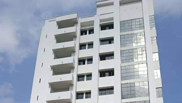 सीएम योगी का पीएसी जवानों को बड़ा तोहफा, गोरखपुर में बना 200 बेड का बहुमंजिला बैरक