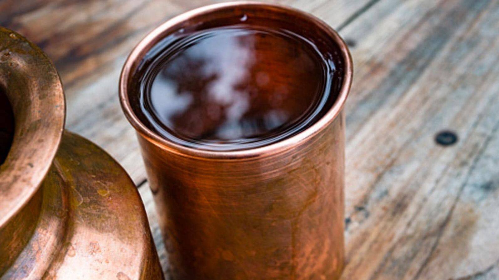 Diabetes: ब्लड शुगर लेवल रहेगा काबू में, अगर रोज सुबह पिएंगे तांबे के लोटे का पानी