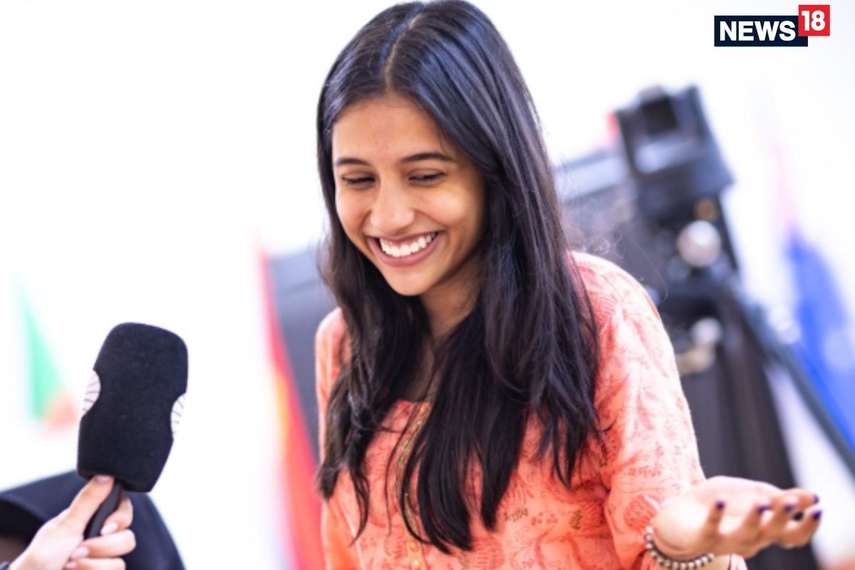 सबसे युवा महिला वर्ल्ड चेस चैंपियन बनने पर दिव्या देशमुख को मिले 43 लाख