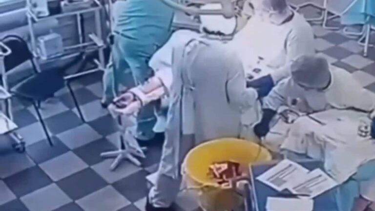 Russia Earthquake: कांपती रही धरती, डॉक्टर करते रहे सर्जरी! भूकंप का ये वीडियो देख कर आप भी करेंगे सलाम