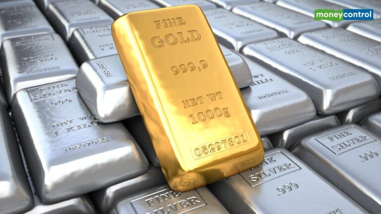 Gold Price Today:  सोने-चांदी की कीमतों में दबाव, क्या यह गिरावट हैं खरीदारी का सही मौका, जानें क्या है बाजार दिग्गज की राय