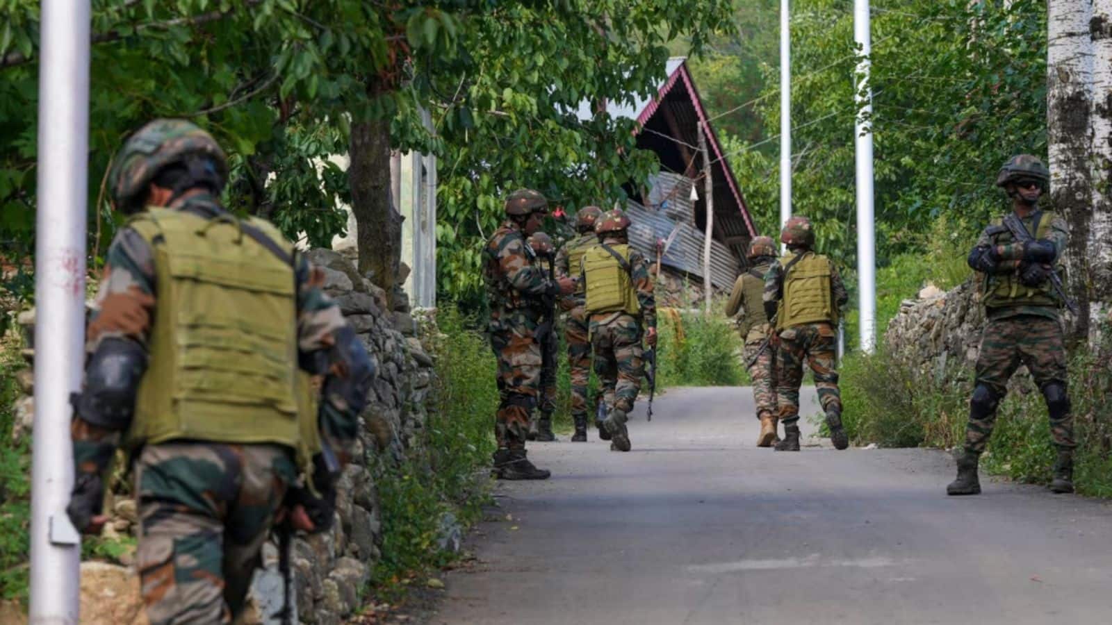 Poonch Encounter: जम्मू-कश्मीर के पुंछ में घुसपैठ की कोशिश नाकाम, सेना ने दो आतंकियों को किया ढेर