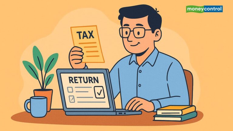 ITR Filing 2025: न्यू टैक्स रीजीम में भी टैक्स बचा सकते हैं सैलरीड एंप्लॉयीज, ये हैं 5 आसान तरीके