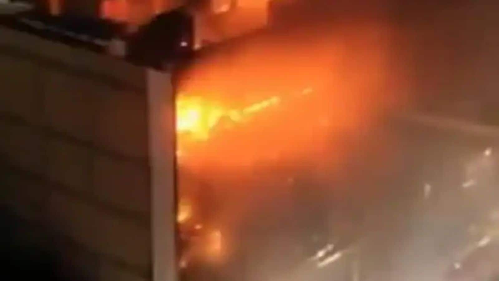 Iraq Fire: इराक के शॉपिंग मॉल में भीषण आग लगने से 50 लोगों की मौत, दर्जनों लोग झुलसे