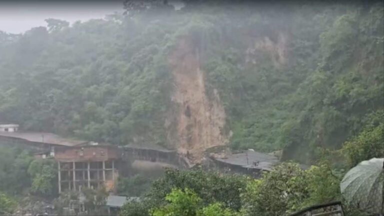 Katra Landslide: कटरा में माता वैष्णो देवी रूट पर भूस्खलन से हड़कंप! 4 तीर्थयात्री घायल, राहत और बचाव का कार्य जारी