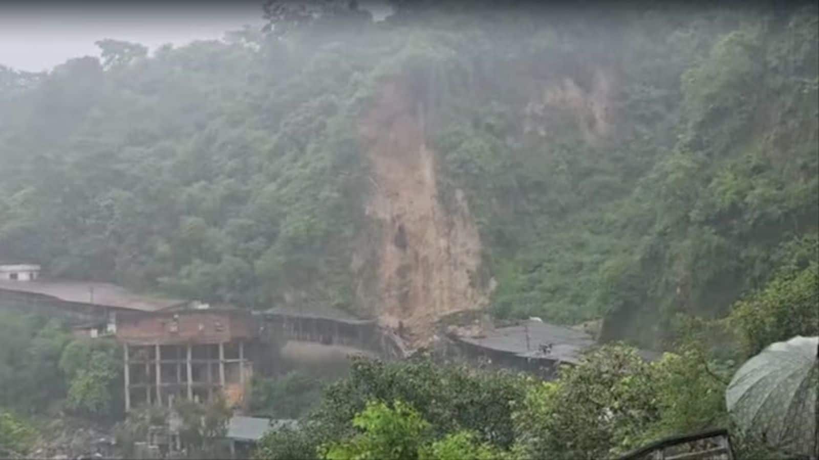 Katra Landslide: कटरा में माता वैष्णो देवी रूट पर भूस्खलन से हड़कंप! 4 तीर्थयात्री घायल, राहत और बचाव का कार्य जारी