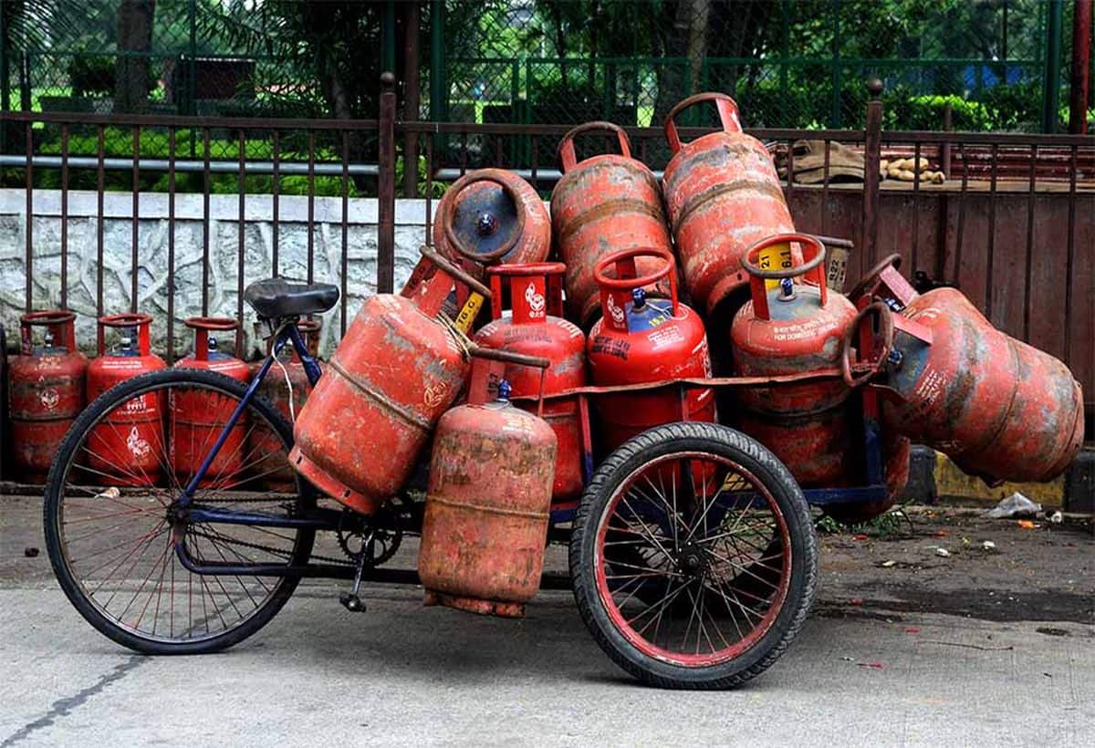 LPG Cylinder Price Cut: 1 जुलाई को सस्ता हुआ एलपीजी सिलेंडर, सरकार ने 58 रुपये तक घटाए दाम