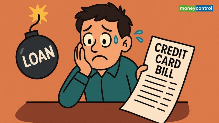 Small vs big loans: बैंकिंग सेक्टर के लिए खतरे की घंटी! क्रेडिट कार्ड और छोटे लोन में बढ़ रहा डिफॉल्ट का खतरा
