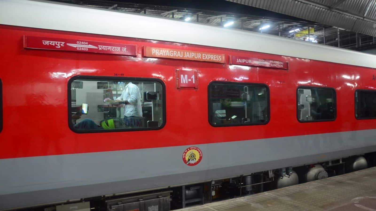 Indian Railway : अब ट्रेनों में भी लगाया जाएगा ब्लैक बॉक्स, लोको पायलट की हर गतिविधि पर रहेगी पैनी नजर