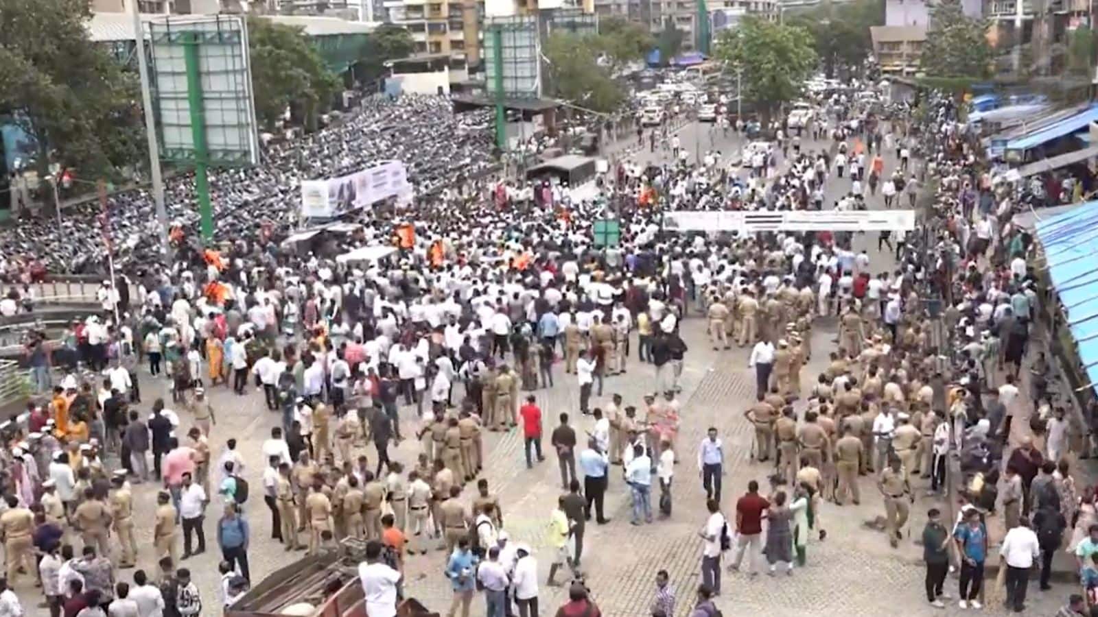'थप्पड़ कांड' पर ठाणे में बवाल! MNS के विरोध प्रदर्शन में शामिल होने पहुंचे शिवसेना मंत्री, CM फडणवीस बोले- मैं महाराष्ट्र के मूड को जानता हूं
