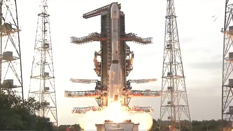 ISRO-NASA ने पहली बार मिलकर रचा इतिहास, अर्थ मॉनिटरिंग सैटेलाइट 'NISAR' की सफल लॉन्चिंग पूरी