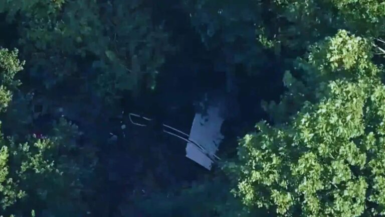 Plane Crash News: न्यू जर्सी एयरपोर्ट पर बड़ा हादसा, Skydiving विमान हुआ दुर्घटनाग्रस्त, 15 लोग हुए घायल