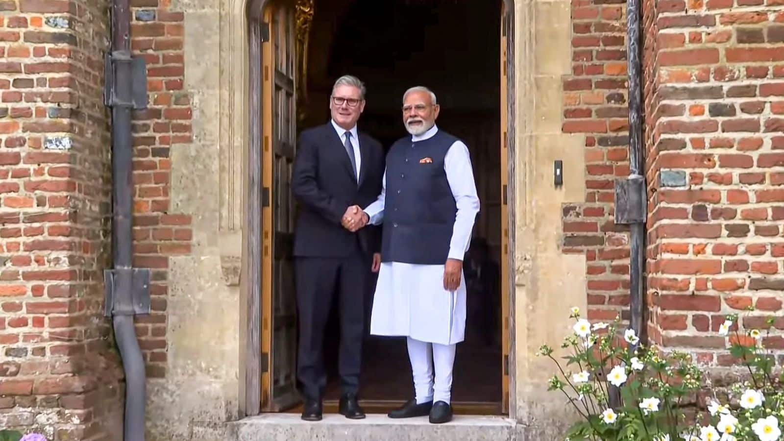 India UK Trade Deal: भारत-ब्रिटेन ने फ्री ट्रेड एग्रीमेंट पर किया साइन, अब 99% एक्सपोर्ट पर नहीं लगेगा टैरिफ