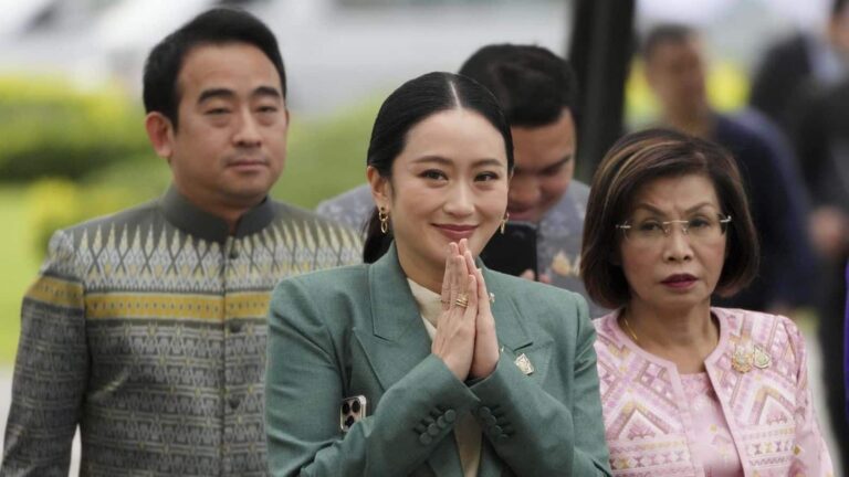 Thailand News: थाईलैंड की पीएम शिनवात्रा को कोर्ट ने किया सस्पेंड, फोन कॉल लीक मामले में नप गईं प्रधानमंत्री