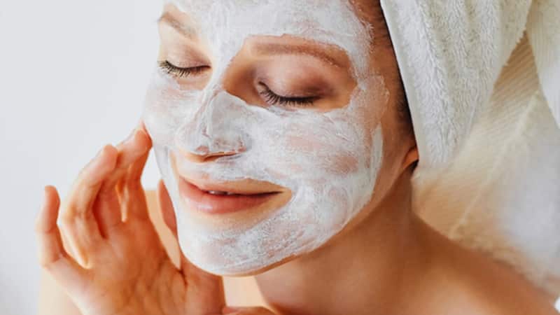 चेहरे पर लगाना शुरू कर दिया कच्चा दूध तो निखर जाएगी त्वचा, ऐसे करें इस्तेमाल