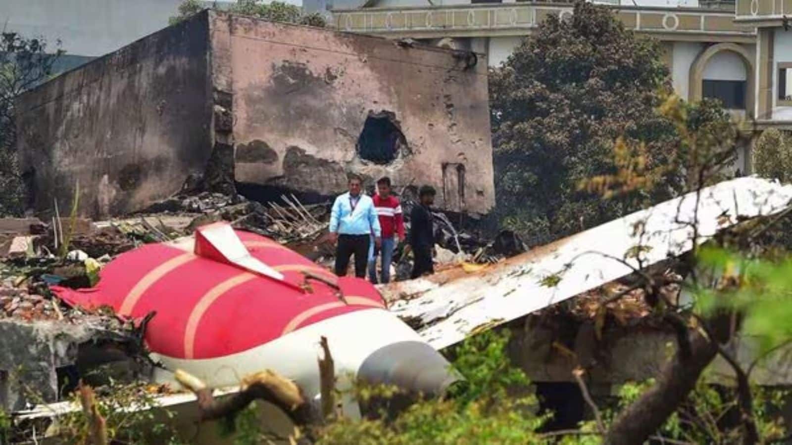 Air India Plane Crash: आखिरी 26 सेकेंड में क्या हुआ? विमान के पिछले हिस्से में मिला अहम सुराग