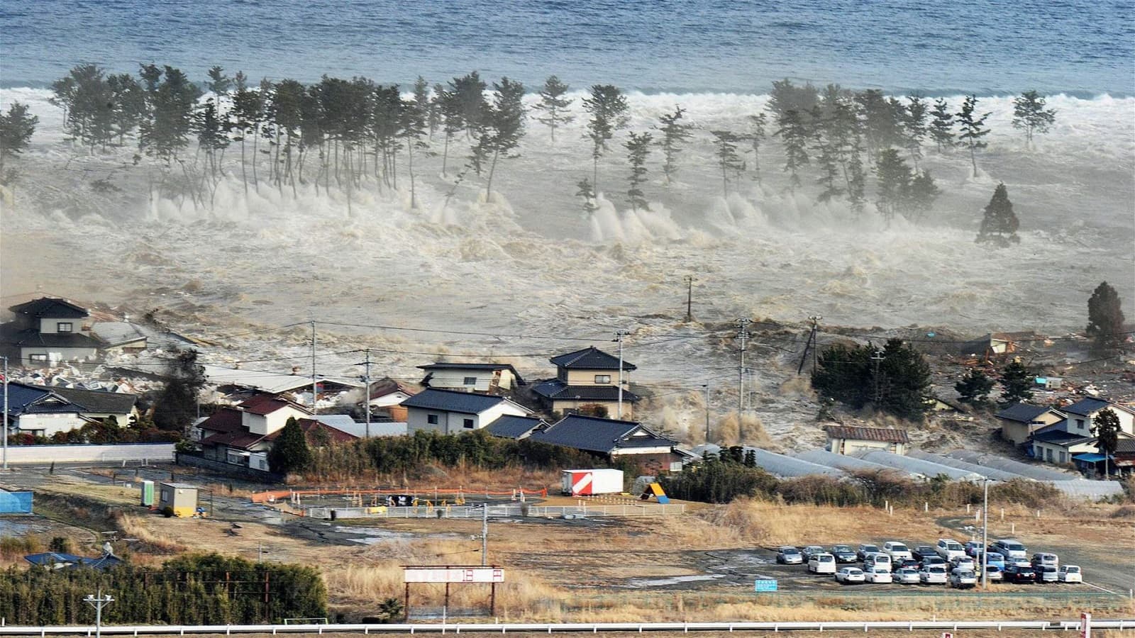 Japan-Russia Tsunami: अगर आप भी फंस जाएं सुनामी में, तो ये बातें ध्यान रखें