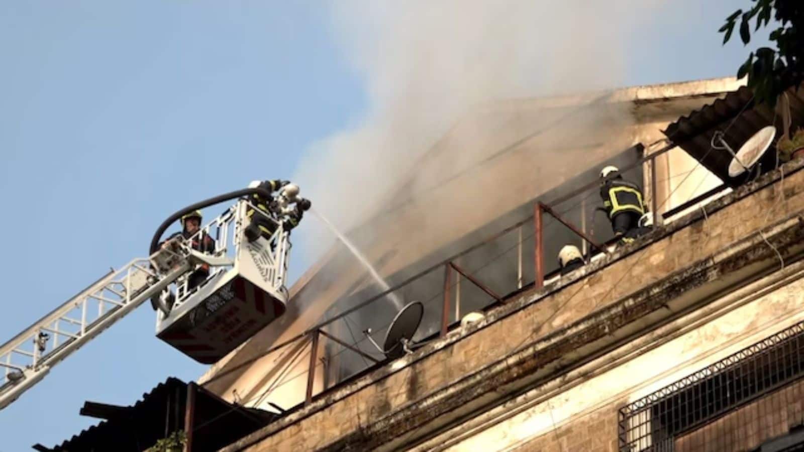 Fire in Radisson Blu Hotel: दिल्ली के द्वारका में रेडिसन ब्लू होटल के सॉना रूम में लगी आग, फायर ब्रिगेड ने मशक्कत के बाद पाया काबू