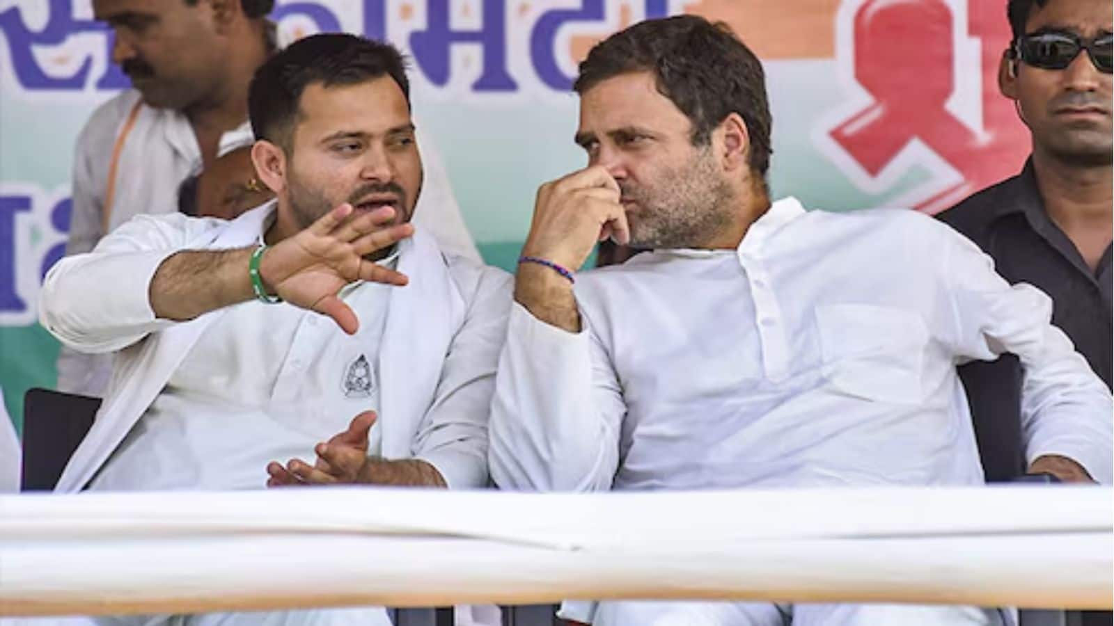 Bihar Election 2025: महिला और युवाओं पर फोकस, मेनिफेस्टो में भर-भर कर सौगात देगा INDIA गठबंधन