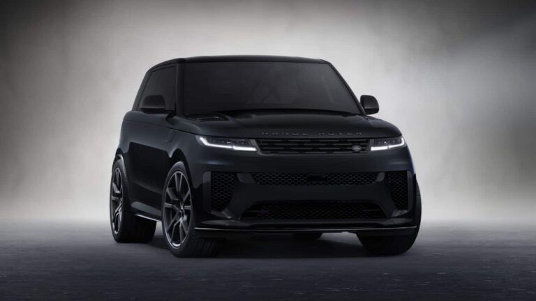 रेंज रोवर लाने जा रही लग्जरी SUV 'Sport SV Black Edition', पावर इतना कि सिर्फ 3.6 सेकंड में पकड़ लेगी 100 किमी की रफ्तार