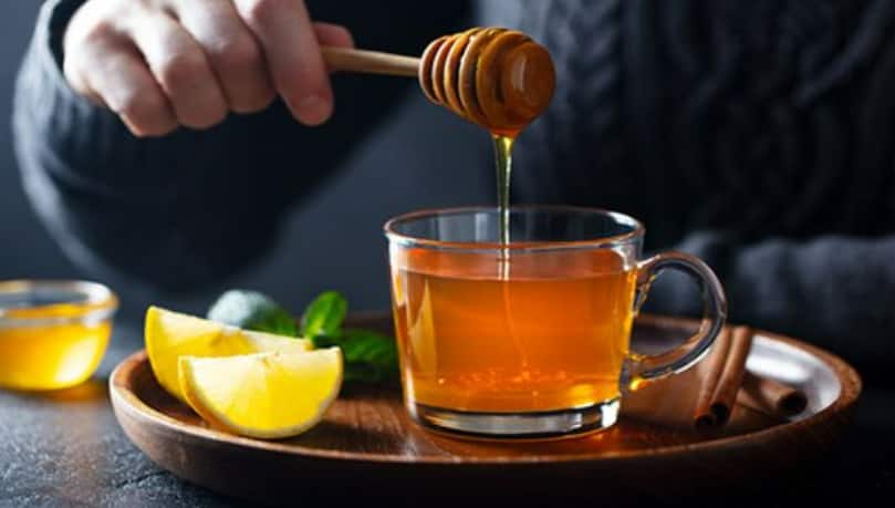 Healthy Drink: सुबह-सुबह शहद वाला गुनगुना पानी पीने की आदत क्यों है फायदेमंद? जानिए इसके बड़े फायदे