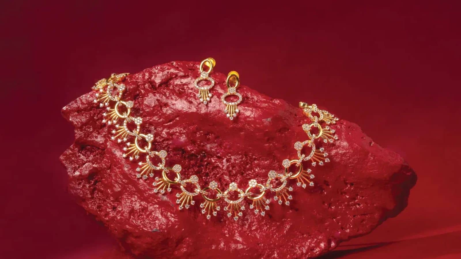 Shanti Gold IPO: सब्सक्रिप्शन के दूसरे दिन GMP में बंपर उछाल, जानिए निवेश को लेकर क्या है ब्रोकरेज की राय?