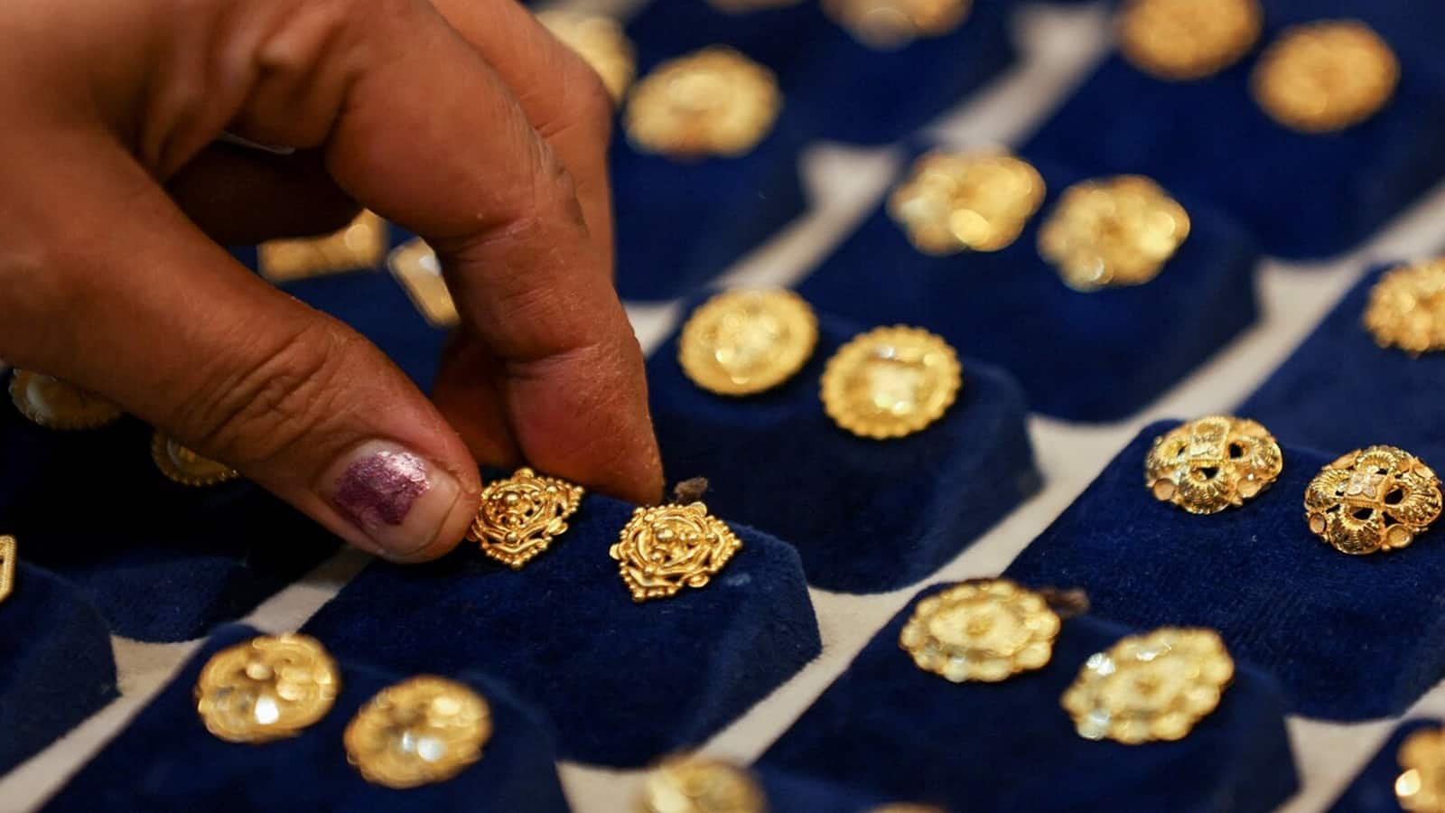 Gold Rate Today: गुरु पूर्णिमा के दिन सस्ता हुआ सोना, जानिये गुरुवार 10 जुलाई का गोल्ड रेट