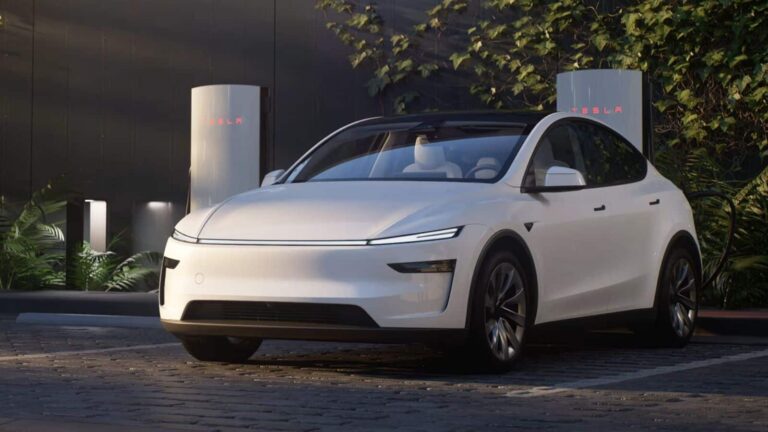 Tesla कारों के लिए आया स्पेशल कार इंश्योरेंस प्लान! 2.20 लाख रुपये के प्रीमियम में मिलेगा कवर