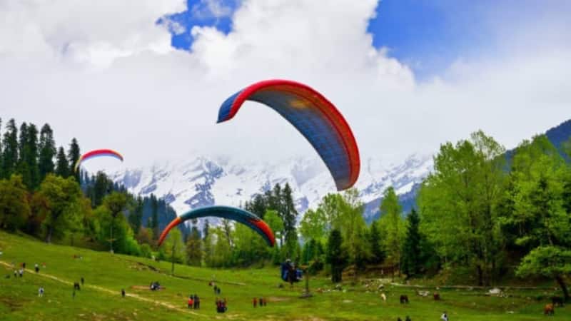 एडवेंचर लवर्स के लिए परफेक्ट डेस्टिनेशन, भारत की इन लोकेशन्स पर लें पैराग्लाइडिंग का मजा