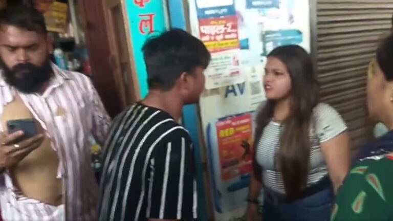 Video: '5 साल से जिंदगी तबाह की तूने' पति ने पत्नी को ब्वॉय फ्रैंड के साथ पकड़ा, वृंदावन में जमकर हुआ हाई वॉल्टेज ड्रामा