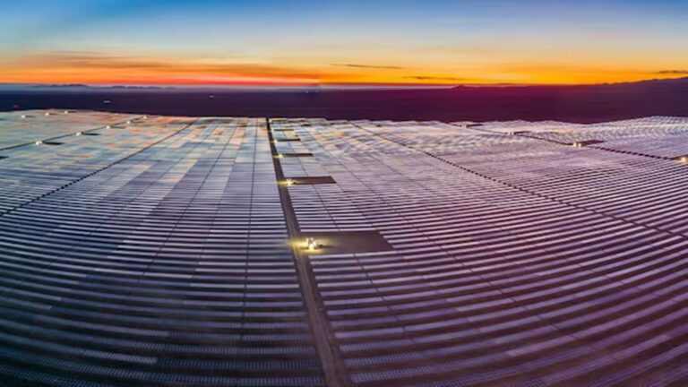 भारत समेत तीन एशियाई देशों पर मुकदमा, लेकिन Waaree Energies और Premier Energies को नहीं लगा झटका