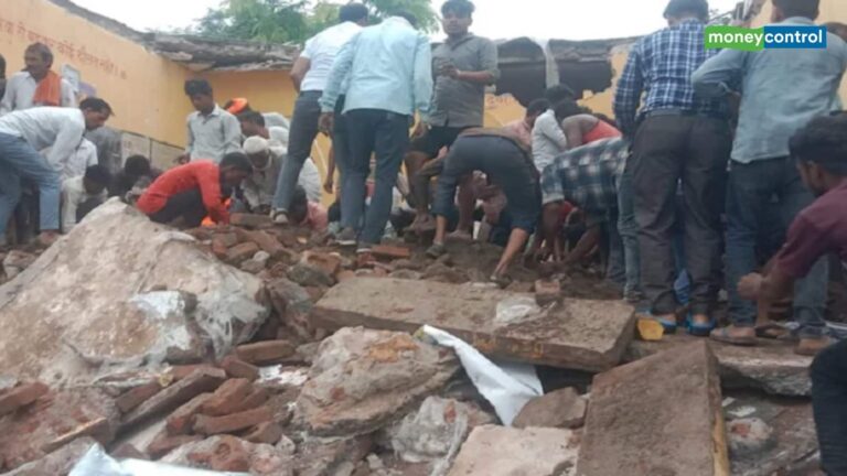 Jhalawar School Roof Rollapse: राजस्थान के झालावाड़ में बड़ा हादसा, प्रार्थना के दौरान गिरी स्कूल की छत, 4 बच्चों की मौत
