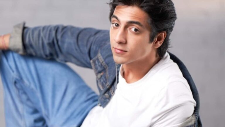 Ahaan Panday: इंस्टाग्राम पर इन हसीनाओं को फोलो करते हैं अहान पांडे, रियल अकाउंट की खुली पोल