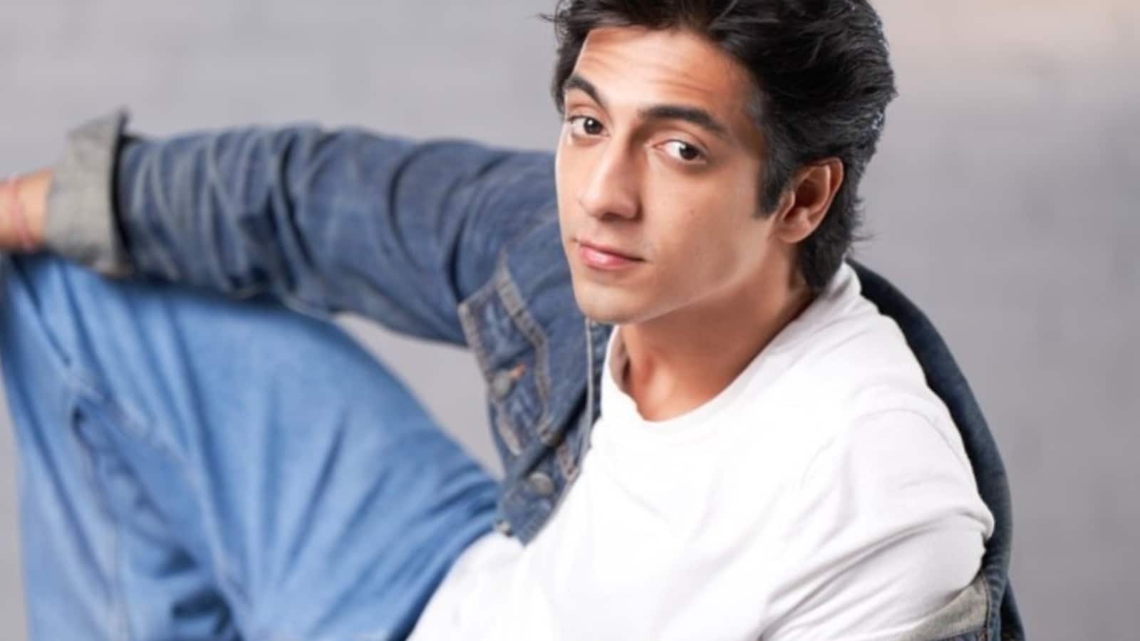 Ahaan Panday: इंस्टाग्राम पर इन हसीनाओं को फोलो करते हैं अहान पांडे, रियल अकाउंट की खुली पोल