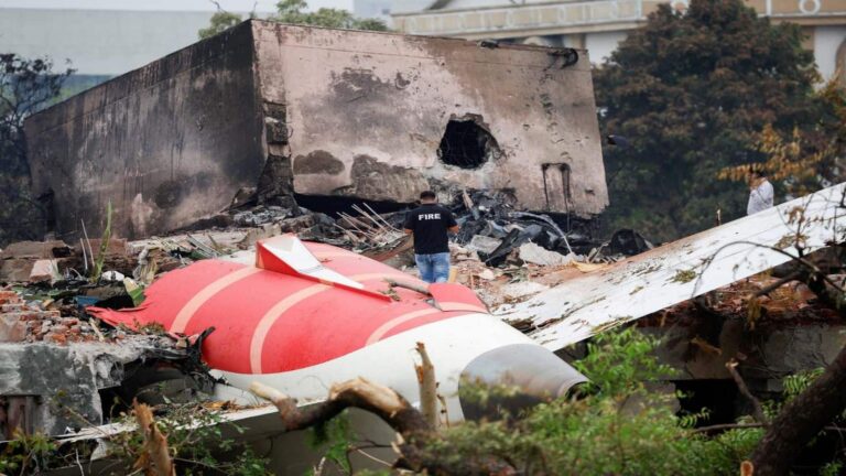Air India Crash: अब सभी विमानों में इंजन फ्यूल स्विच की जांच अनिवार्य, DGCA ने दिया ये बड़ा आदेश