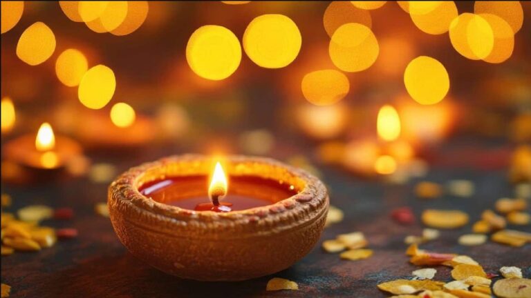 Shravan Amavasya 2025: आज इन 7 चीजों का दान करने पर पितृ दोष से मिलती है मुक्ति