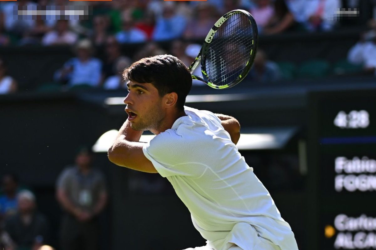 विम्बलडन 2025: खुद से 16 साल बड़े फोगनिनी को हराने में अल्काराज के छूटे पसीने