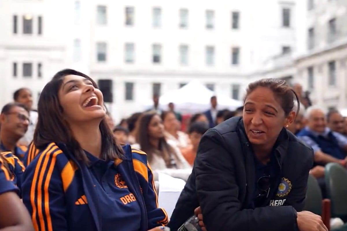 ये दोस्ती हम नहीं तोड़ेंगे...लंदन के इंडिया हाउस में महिला टीम की फुल पार्टी