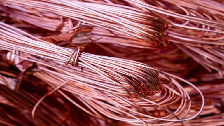 Copper Stocks: ट्रंप की धमकी, Vedanta और Hindalco समेत ये शेयर धड़ाम, 7% की भारी गिरावट